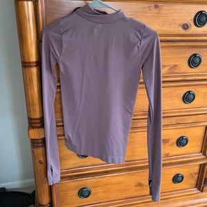 Free People mauve/dusty rose mock neck top with thumb holes! XS/S
